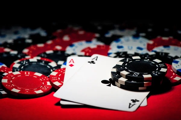 Live dealer spinning Lightning Roulette wheel at nusawon slot studio
